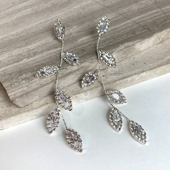NEW~ Anthropologie BHLDN Long Crystal Vine Silver Earrings - Picture 5 of 8